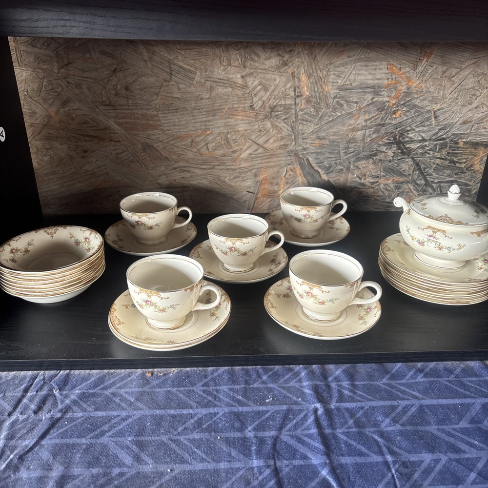 Homer Laughlin Eggshell Nautilus 27 Piece China