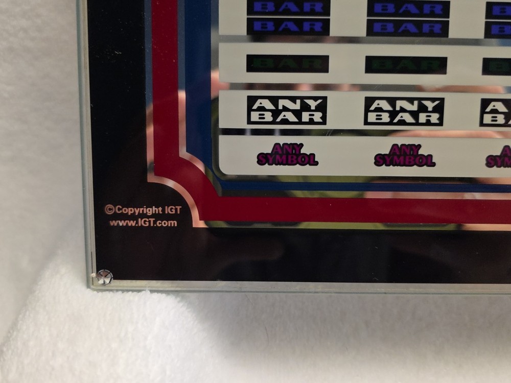 Super Spin, Sizzling 7 Slot Machine Glass.