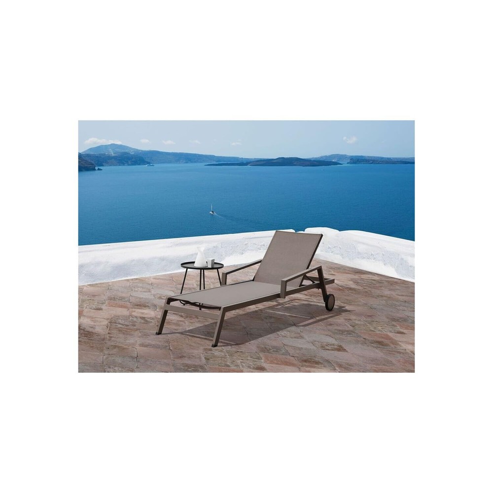 18 Gray Rounded Aluminum Outdoor Side Table