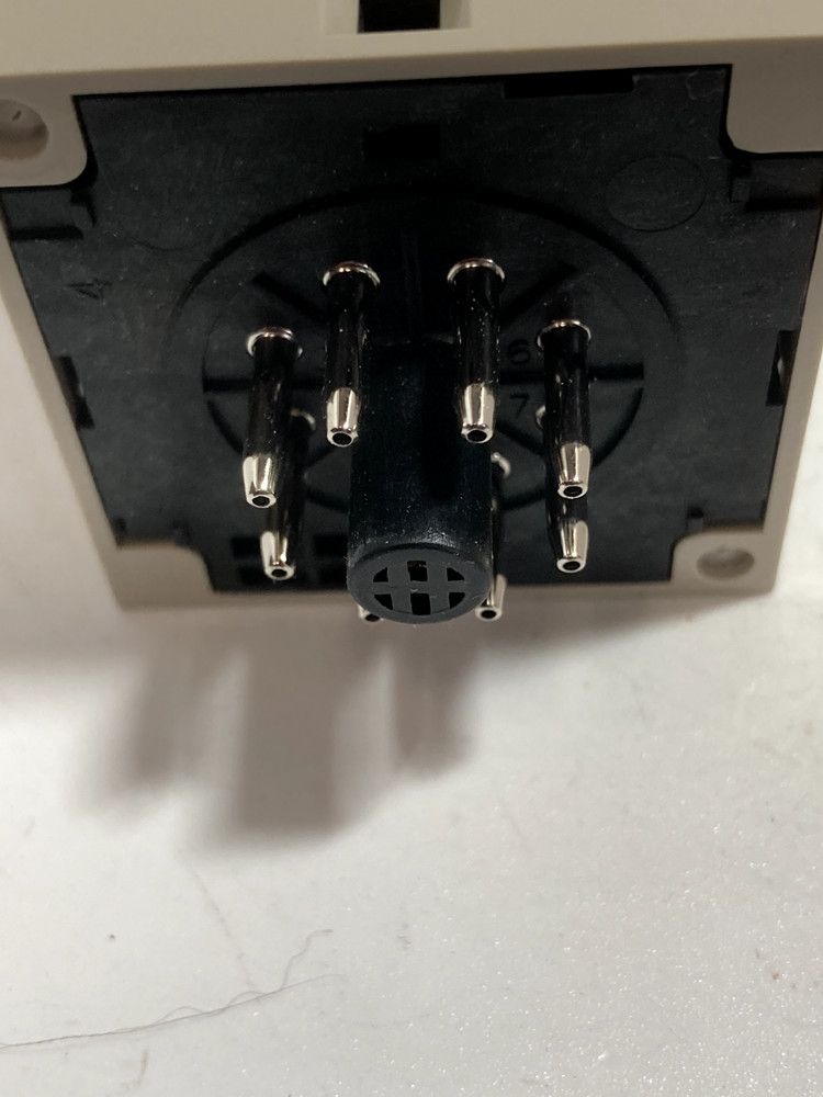 OMRON E5C2-R20J-W TEMPERATURE CONTROLLER 3A 250VAC 0-400°F NNB