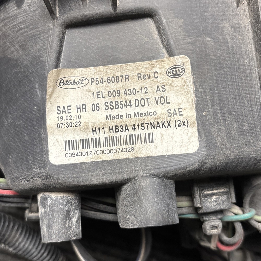 Used HEADLIGHT ASSEMBLY RIGHT PETERBILT P54-6087R