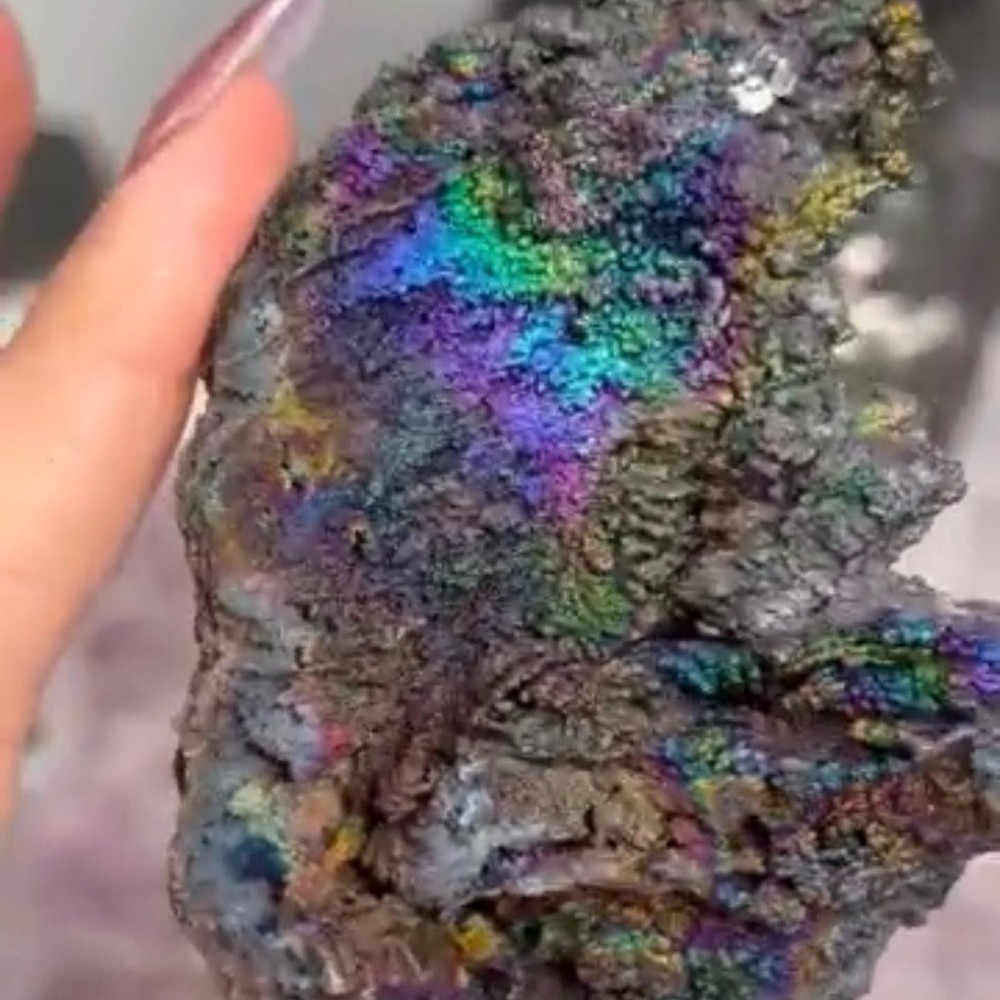 ridescent Goethite on Hematite