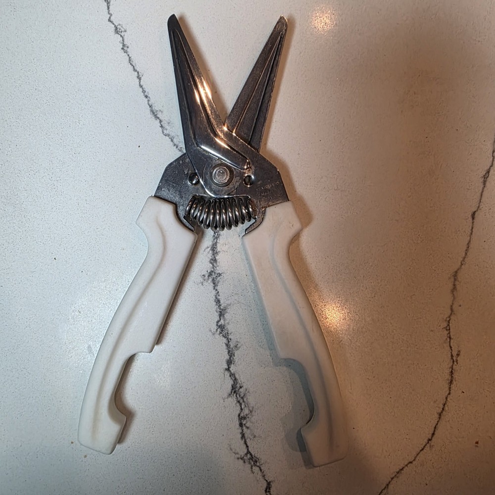 Pampered Chef Multi-Purpose Kitchen Shears/Scissors White 1075 NO HOLDER