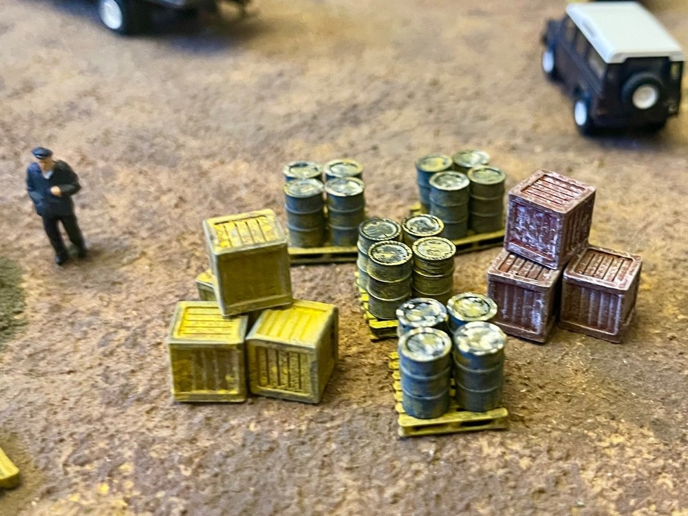 ho scale barrels & crates