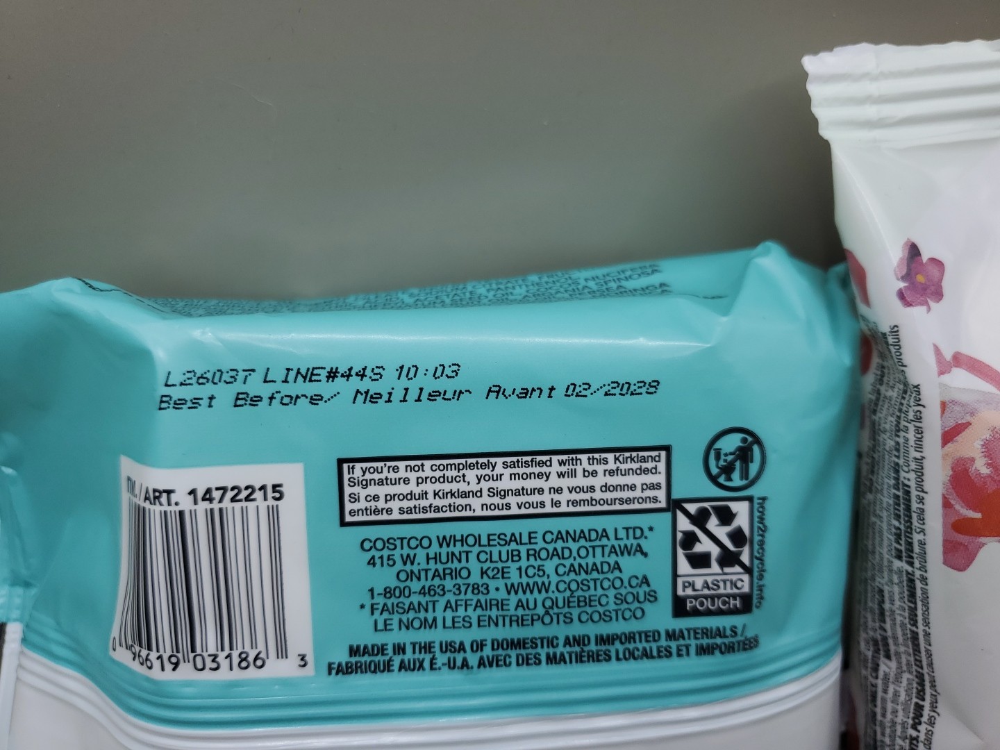 Kirkland Signature Daily Facial Towelettes Cleanse Skin Remove Makeup BB 02/2028