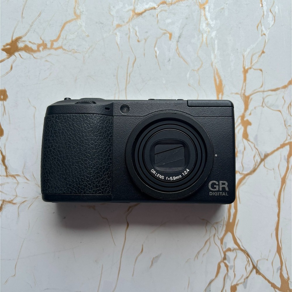 Ricoh GR Digital II GRD2 Compact Self Timer Digital Camera with Accessories