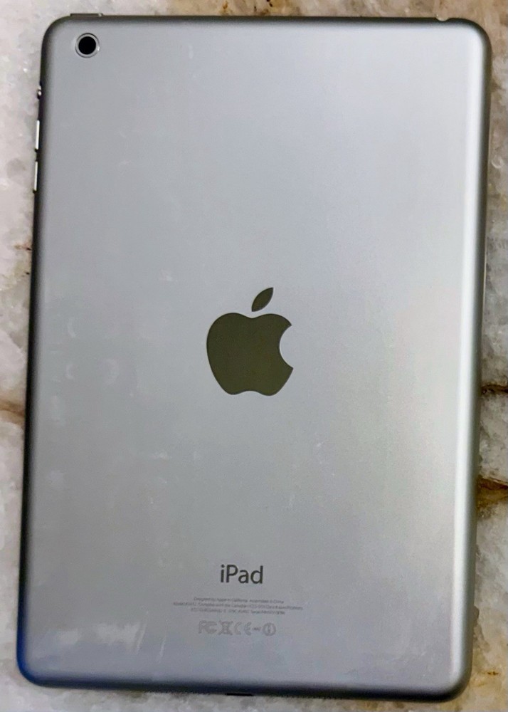 Apple iPad Mini Model MD531LL/A 1st Generation Sliver