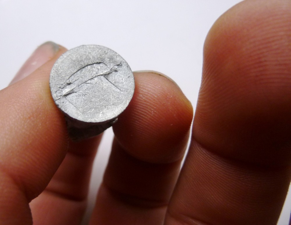 Metal Magic Ranger Round C1022f Solid base figure archer vintage