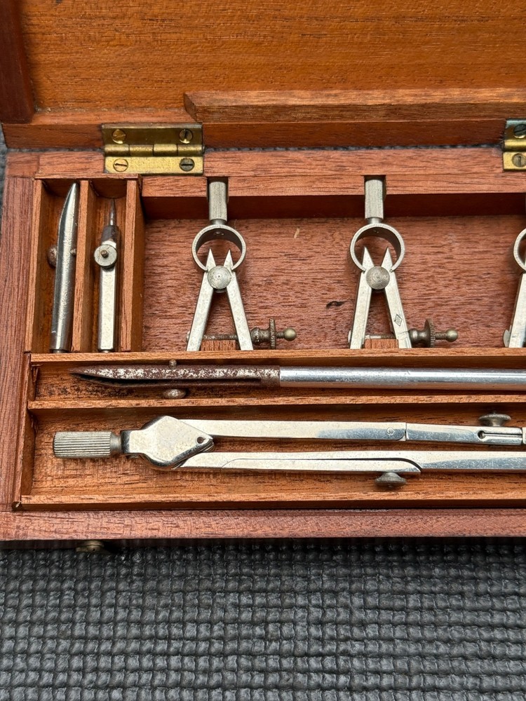 VINTAGE CASED TECHNICAL DRAWING SET