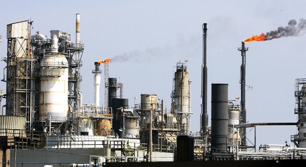 HO Scale Building Background FLAT / 2D "Texas Gas Refinery" Backdrop model train