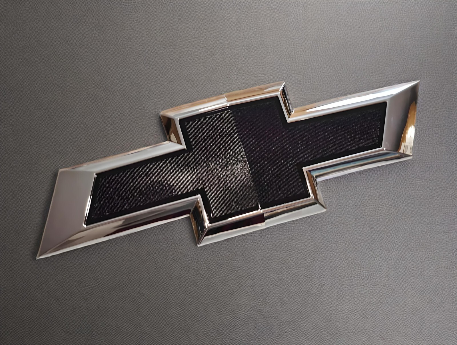 2019-2021 Chevrolet Silverado 1500 Bowtie Front Grille Emblem Badge chrome black