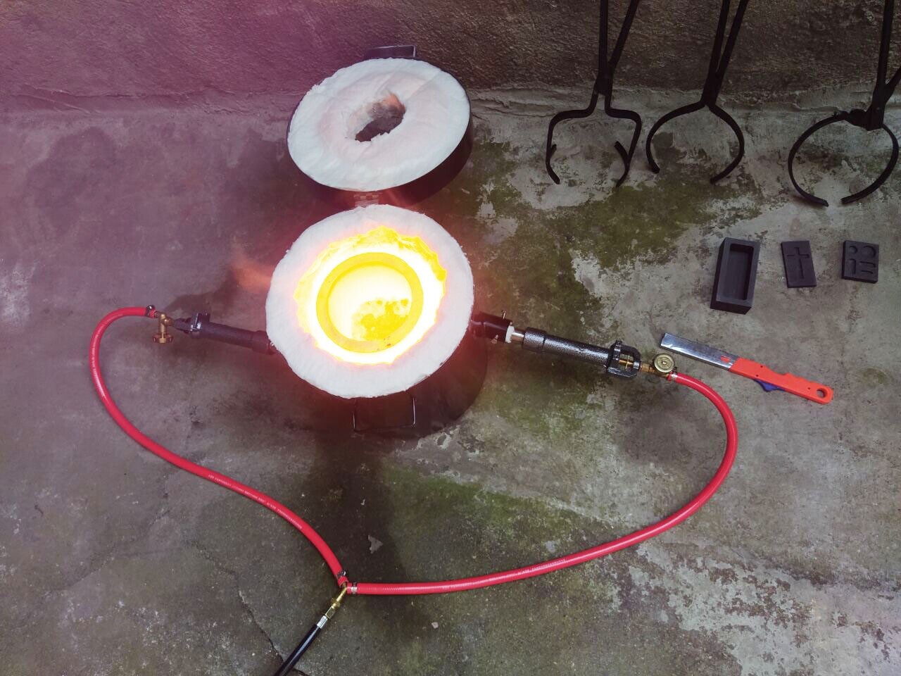 16 KG Metal Melting Furnace Dual Propane Burners with Crucible Tongs Foundry