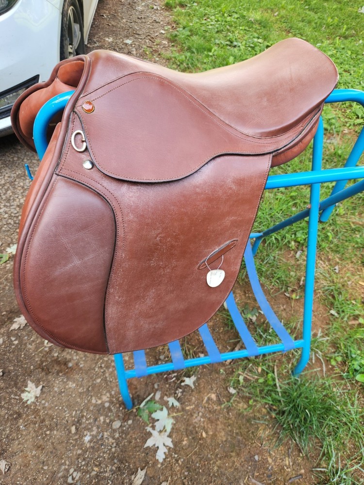 English Saddle 15"