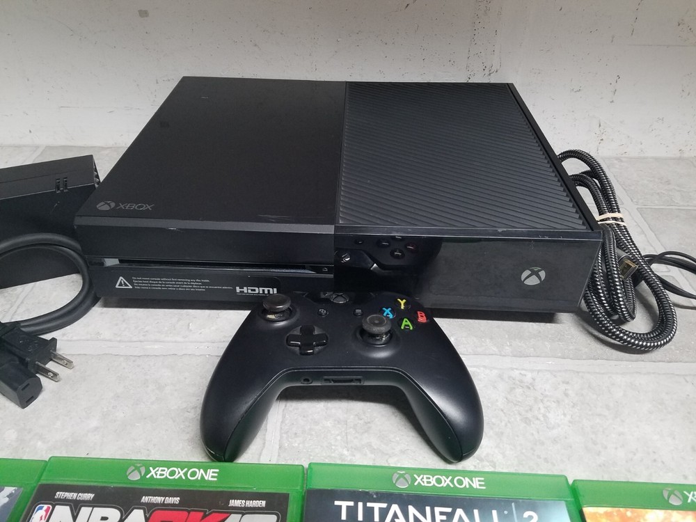 Microsoft Xbox One 1540 Game Console Bundle 500GB with 1 Controllers & 4 Games