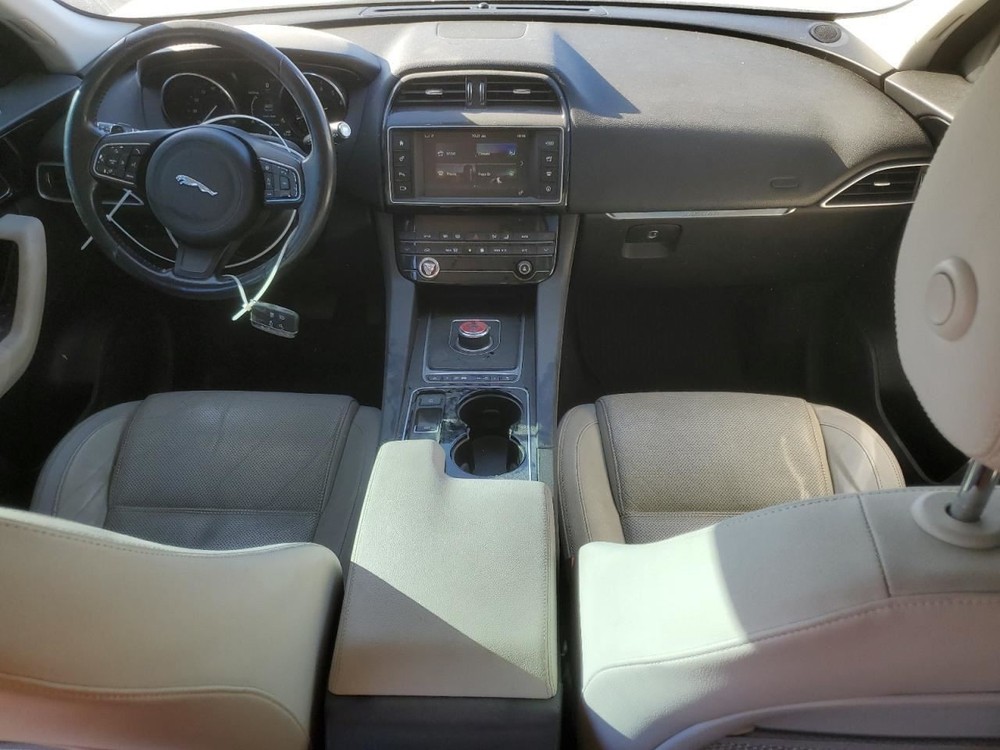 F-PACE 2017 Glove Box 4960752