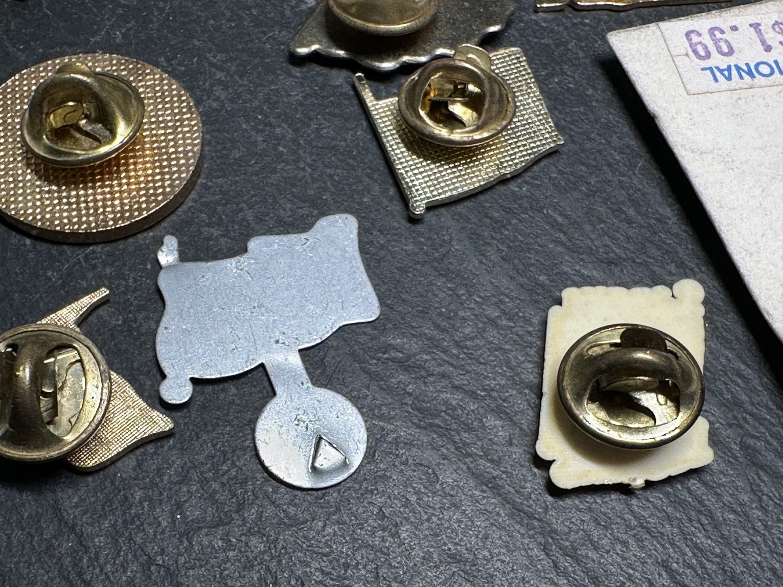 LOT OF 35+ VINTAGE USA PATRIOTIC PINS : FLAGS, VETERANS, '76, MORE I127