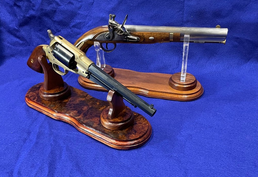 Pistol Display Stand, Elegant and Versatile.