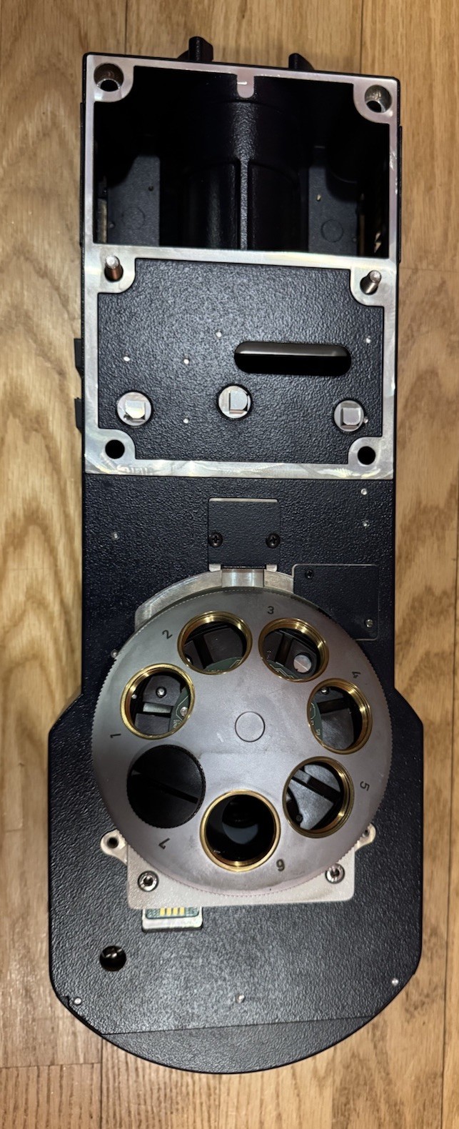 Leica 5000B with four Fluorescence Filter Cubes