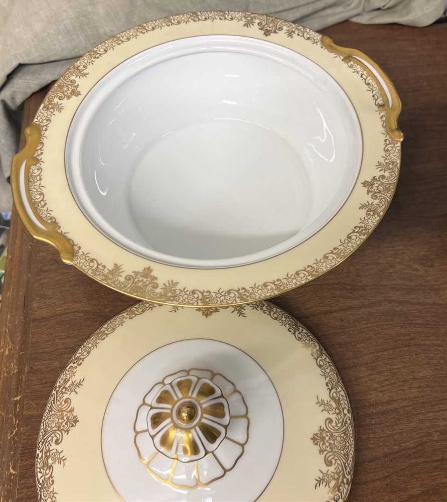 Noritake Galavan Covered Vegetable Bowl 10"
