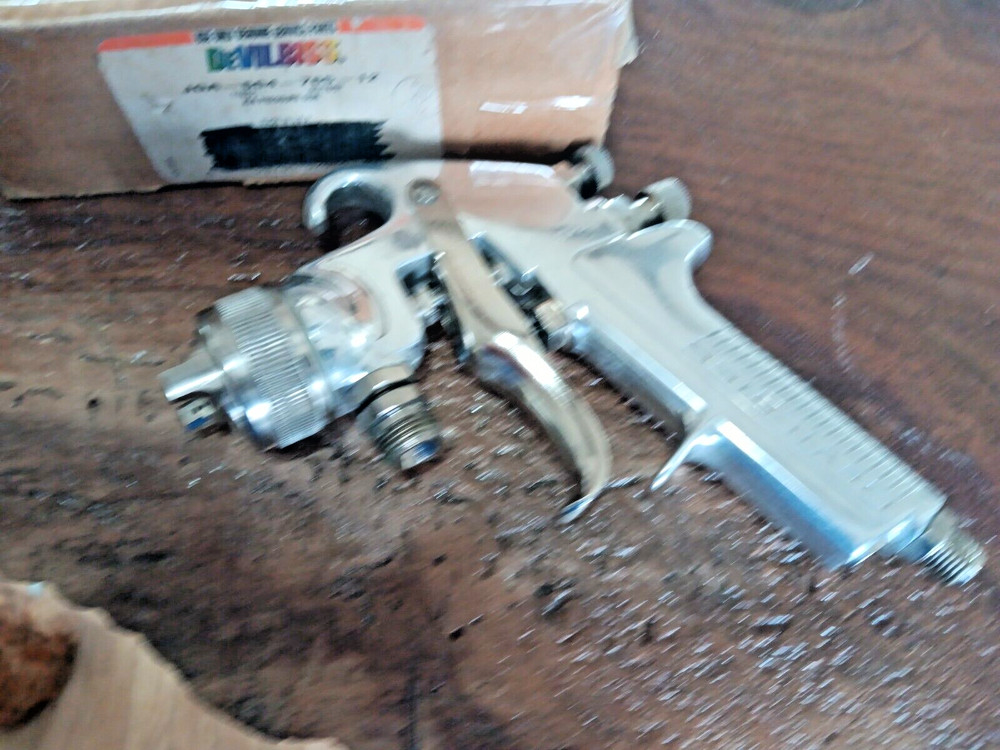 DeVilbiss- JGA 504 Pressure paint spray gun 765  binks