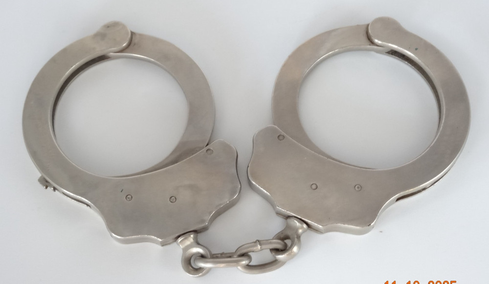 VINTAGE PEERLESS HANDCUFFS