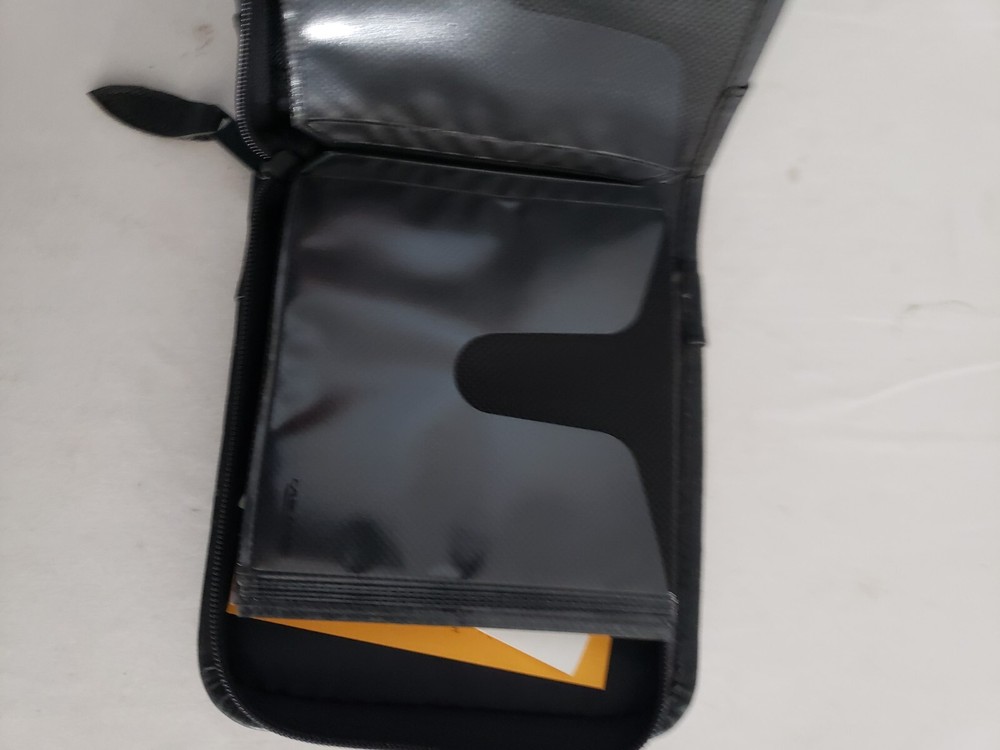Case Logic Hard Cover 24 CD DVD Zip Storage Case