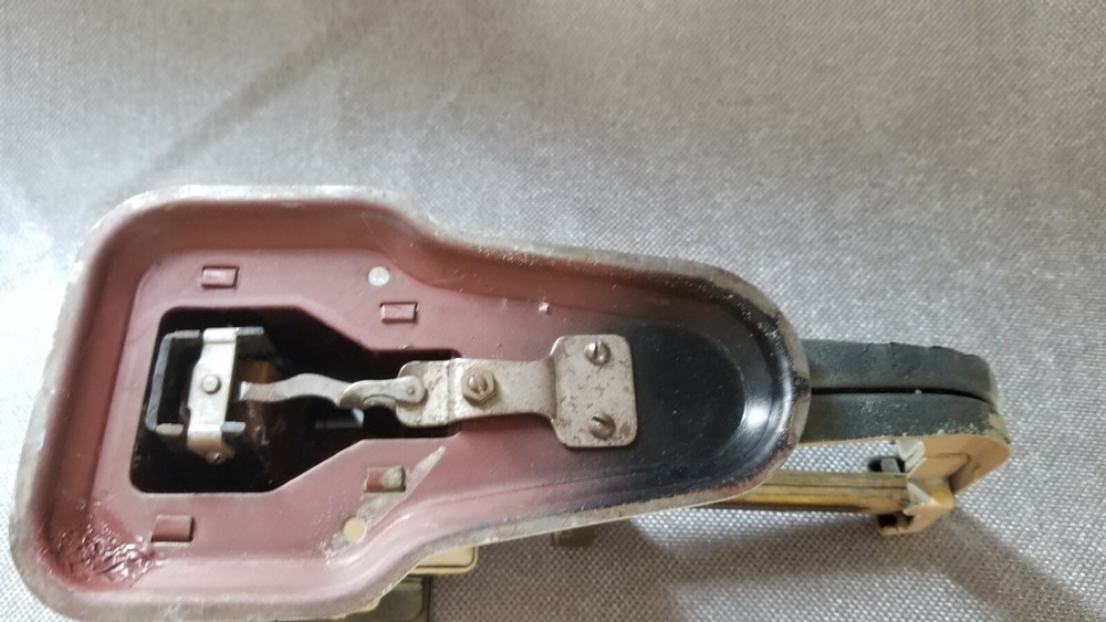 Vintage Metal Weighing Scale