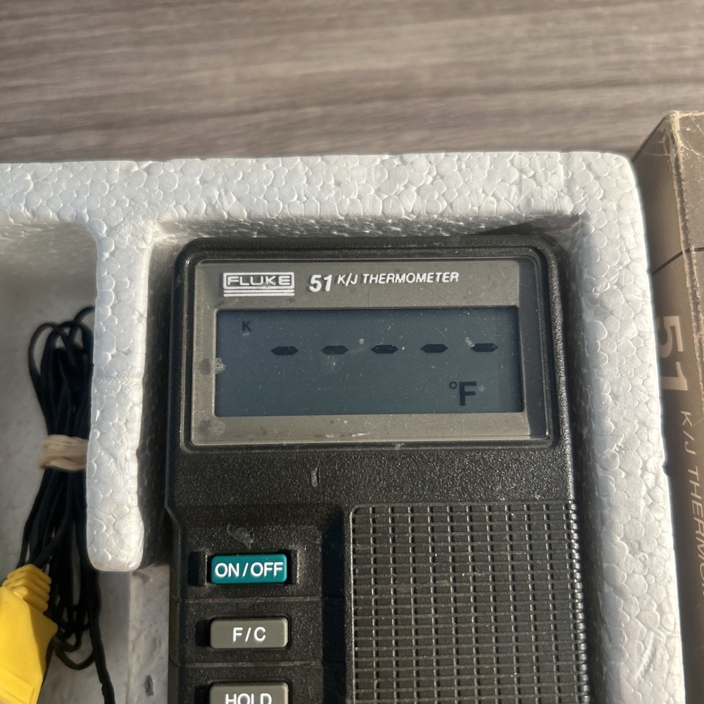 Fluke 51 K/J Digital Thermometer - Working