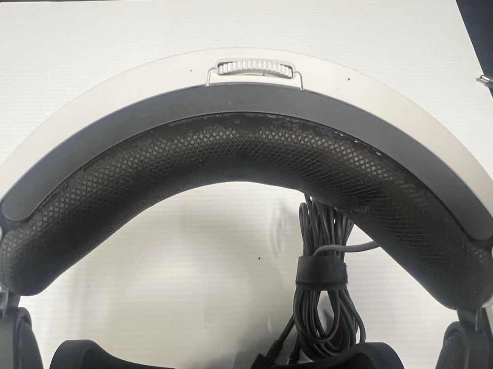 Sony PlayStation The Elder Scrolls V: Skyrim VR Headset Bundle In Box Tested