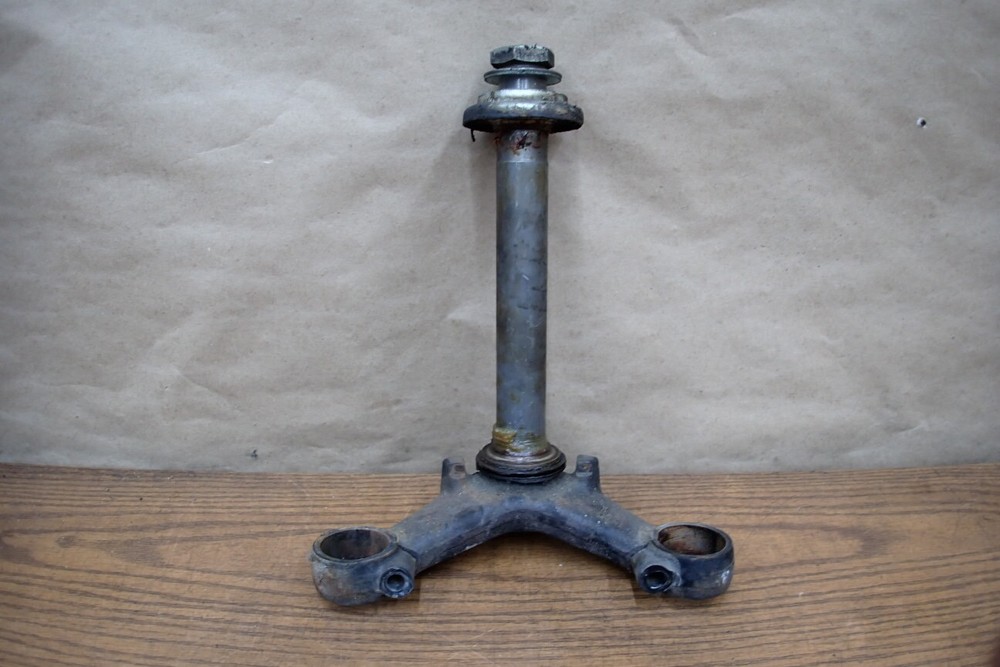 1982 HONDA CX500C LOWER TRIPLE TREE STEM