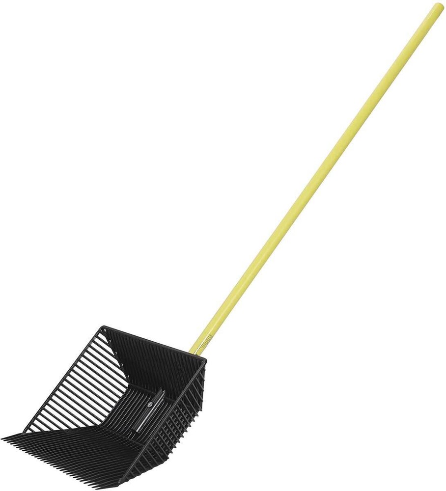 new Stall Fork designed for use with pelleted bedding sand Fine Tine