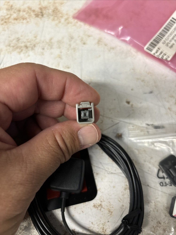 Alpine ALP-E2703002260 GPS Navigation antenna MAGE1835