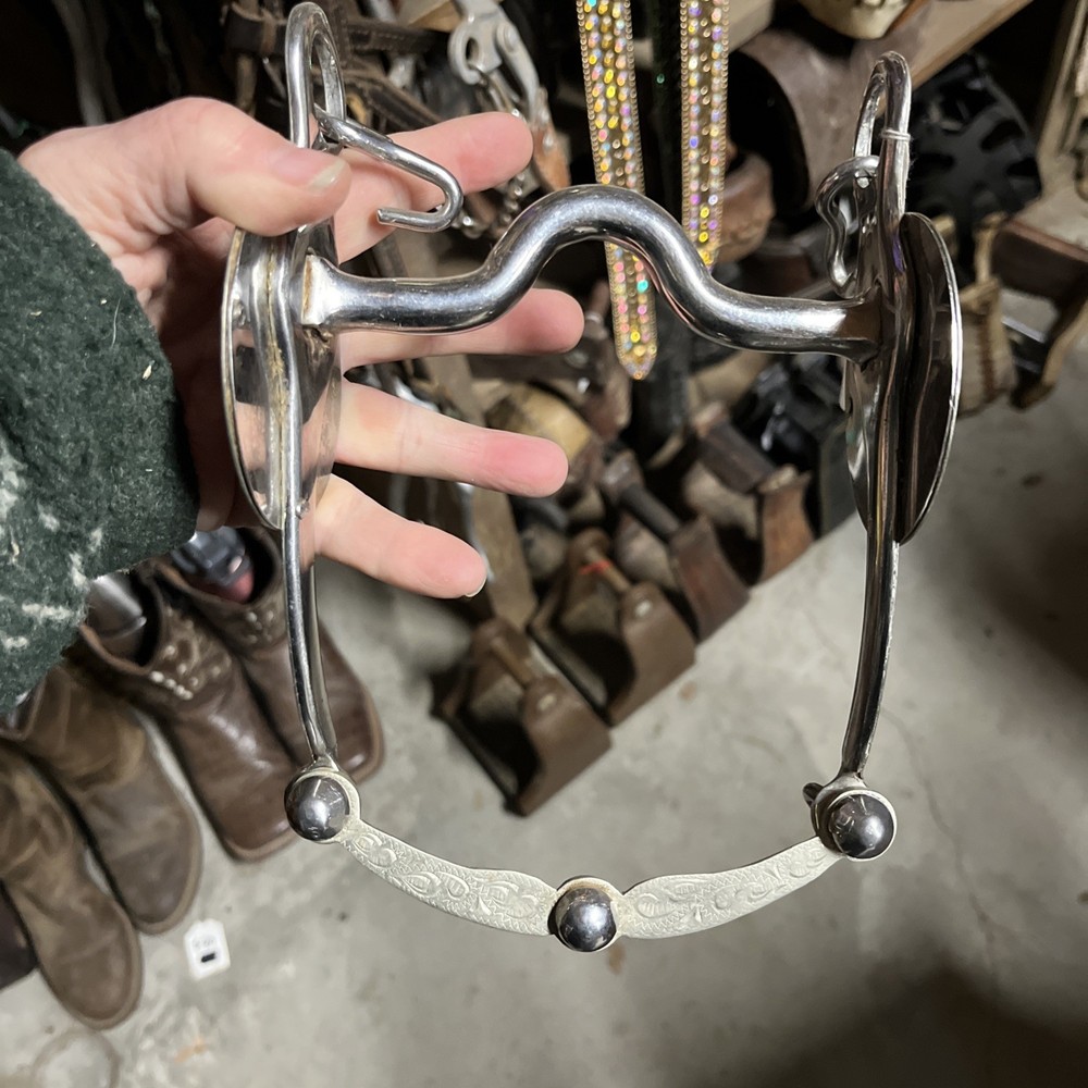 Show Bit Large Concho With Curb Mouth
