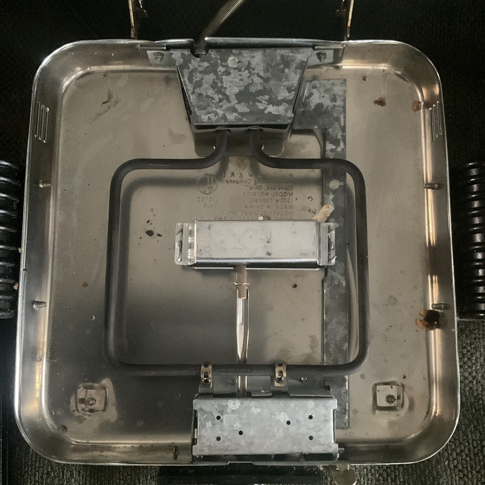 VillaWare 6150 Belgian Waffle Maker 1200W Makes 4 Waffles