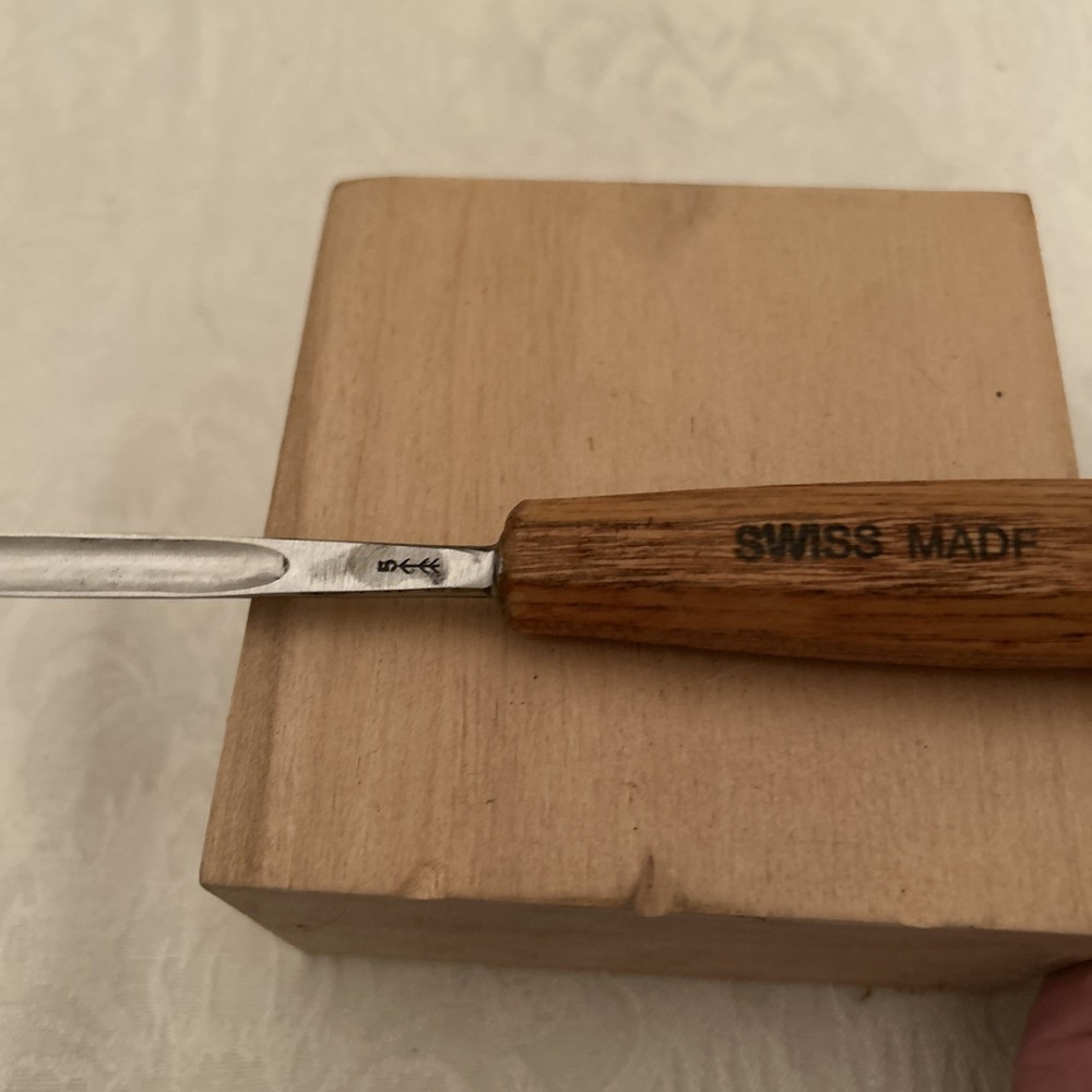 Pfeil Swiss Made 5 / 8mm Intermediate Size Carving Gouge Sharp