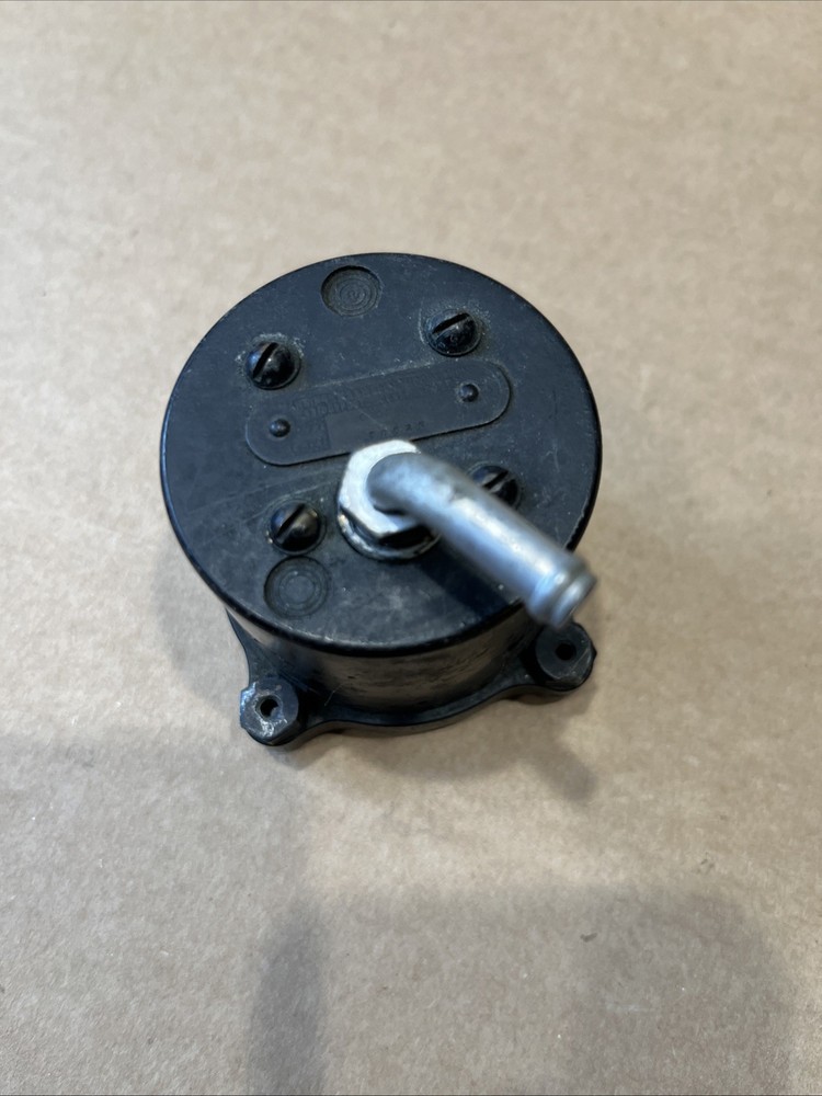 6703-83 Manning, Maxwell, and Moore Suction Indicator
