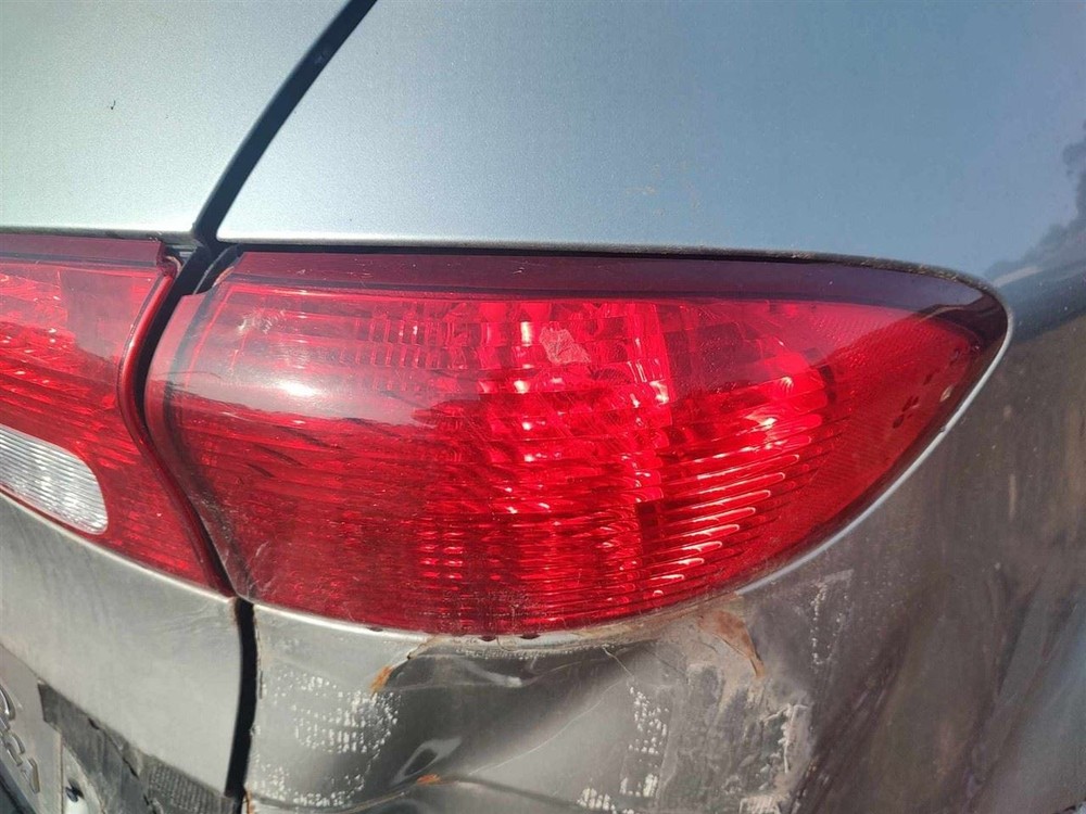 TRIBECA 2006 Glove Box 19100