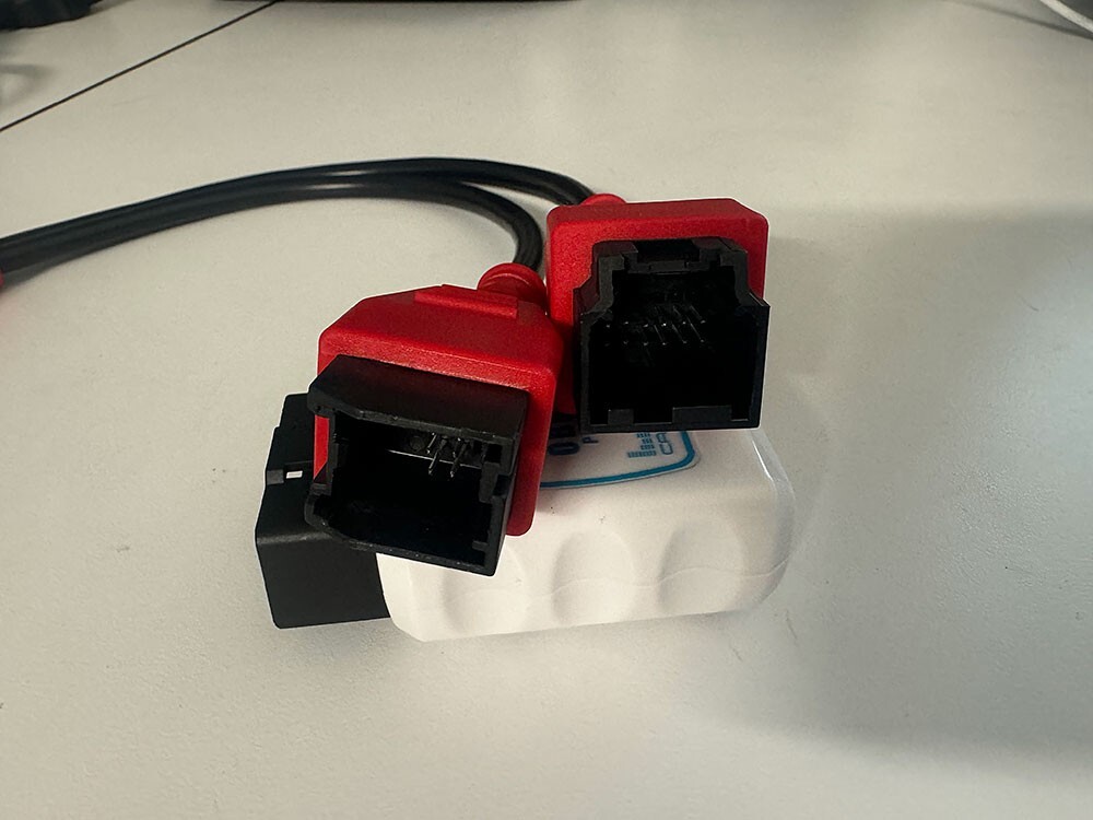 RAM 12" UAX UCONNECT 4C RADIO INTEGRATION PROGRAMMER + SECURITY BYPAS CABLE