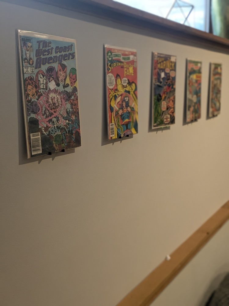 Comic Book Wall Mount - 3D Printed ,Easy Hang, Minimalist