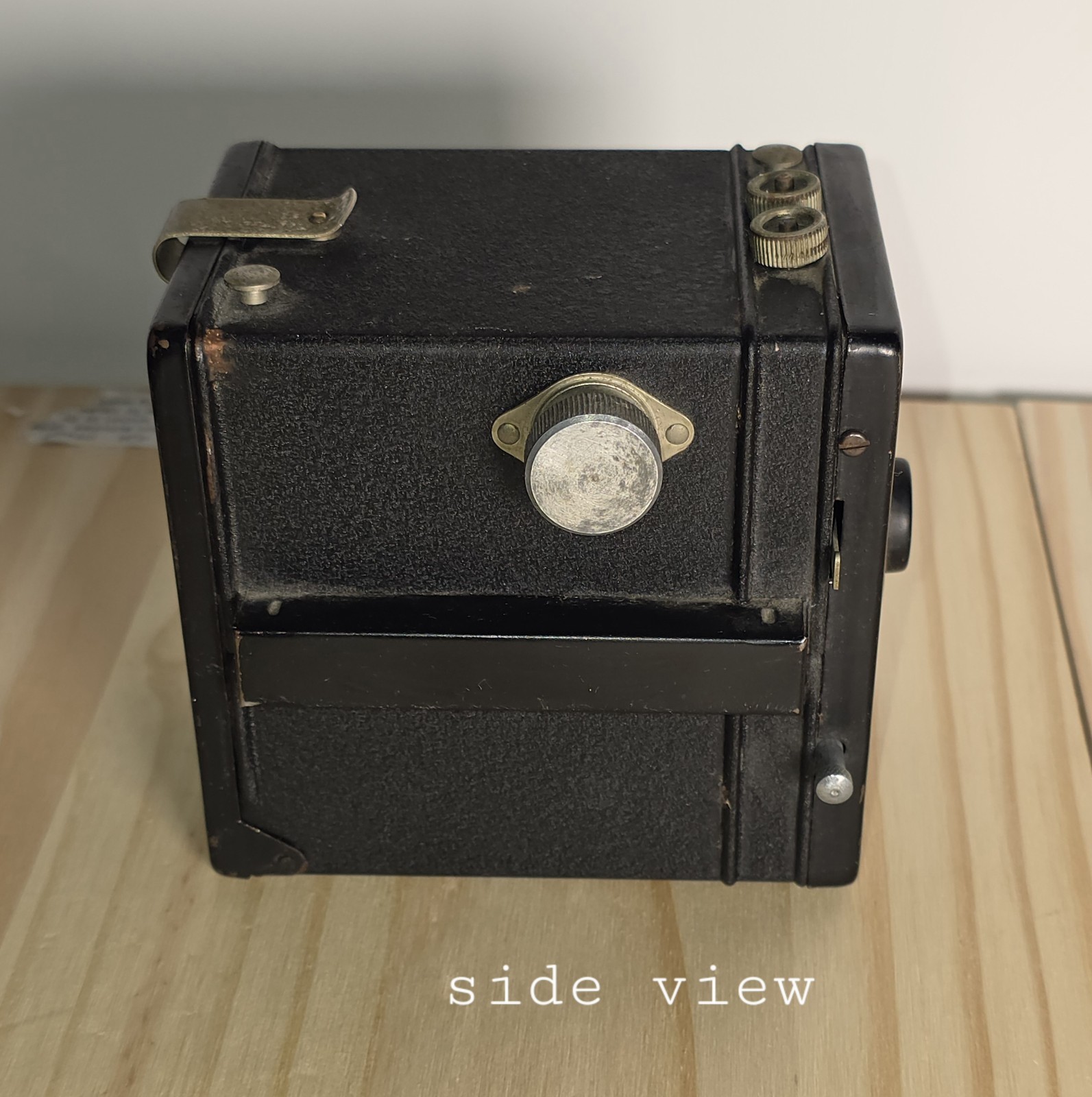 Pho-Tak vintage Spectator 120 flash mfg in the 50's roll film metal box camera