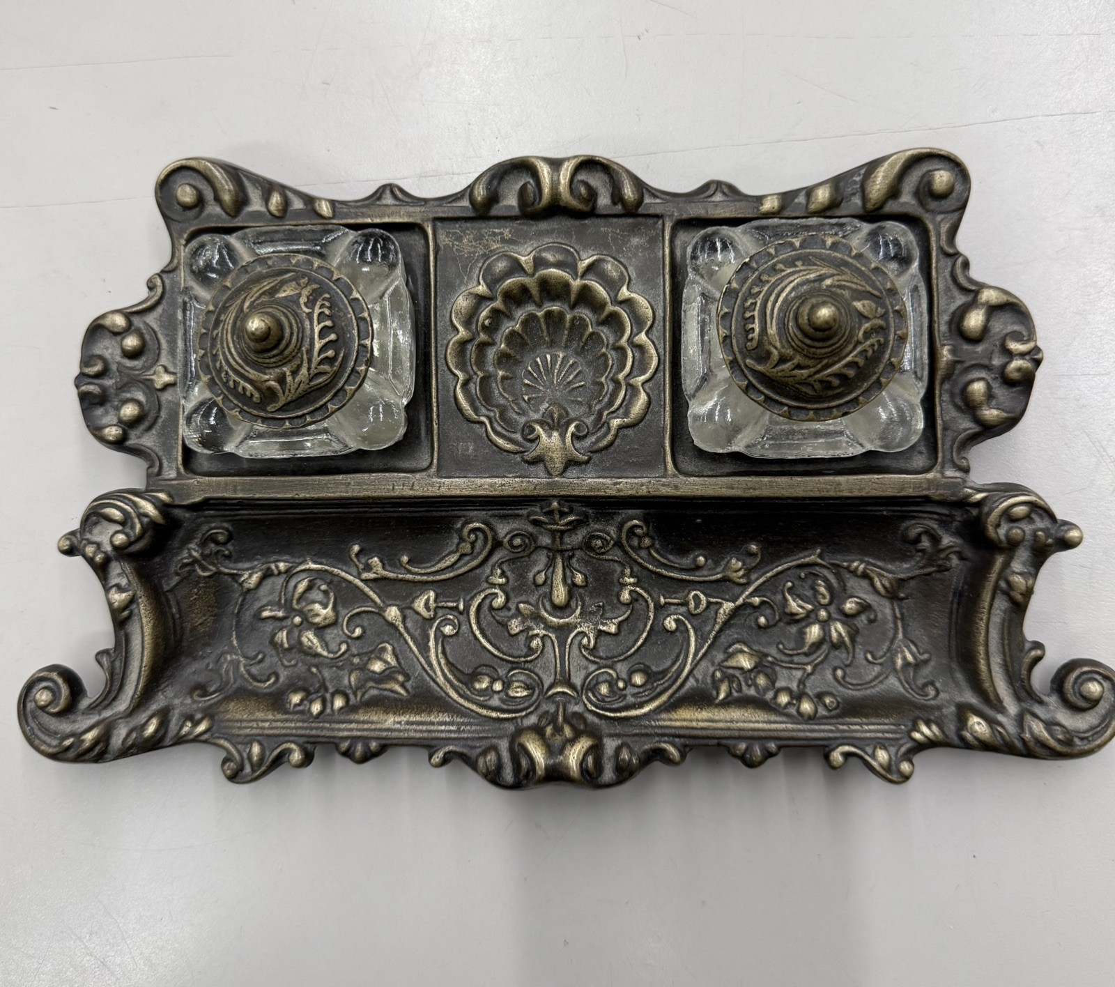 VINTAGE 1920's Ornate Solid Bronze/Brass Double Ink Well-Victorian Style