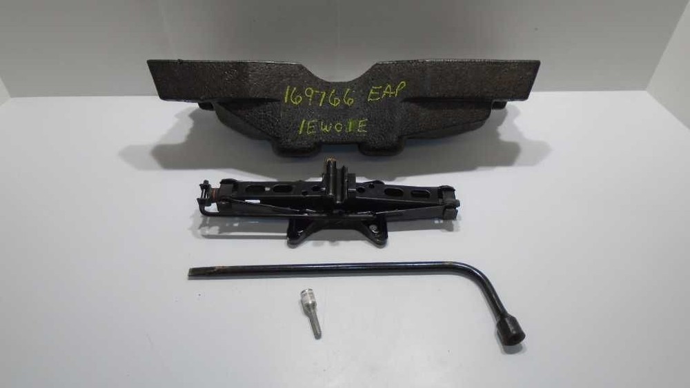 04 CAVALIER JACK & TOOL KIT 583912