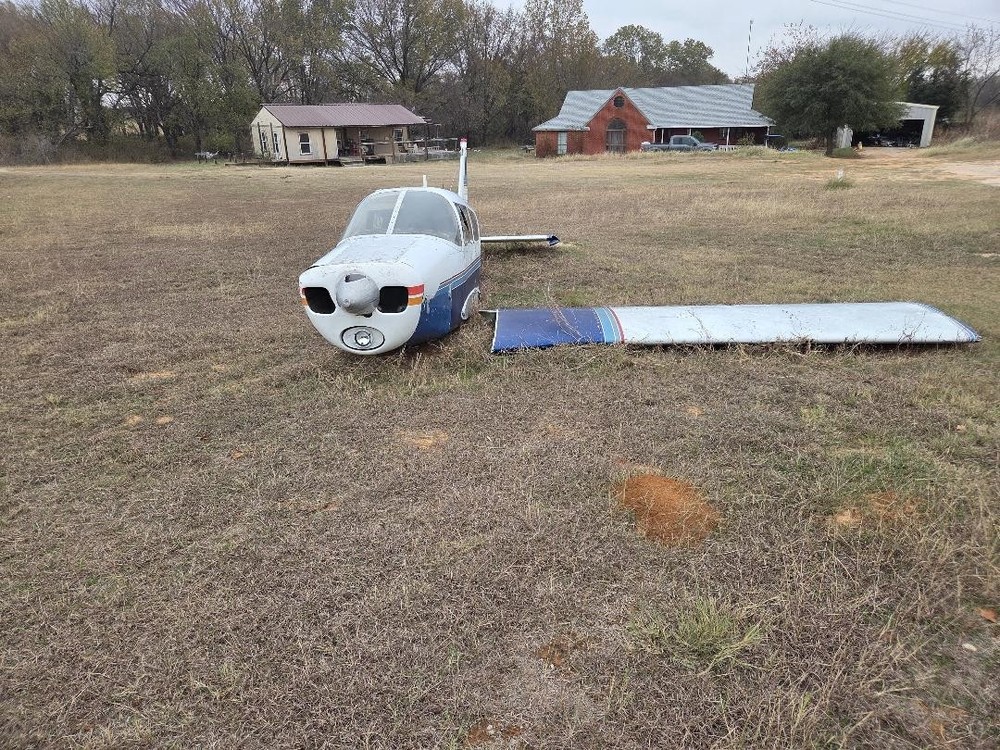 Piper Cherokee Airplane for Display Only