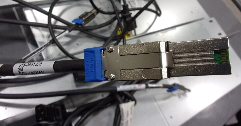 NetApp 0833 P41194-04-B 24-Bay SAS Storage Array 2*Controllers SEE NOTES