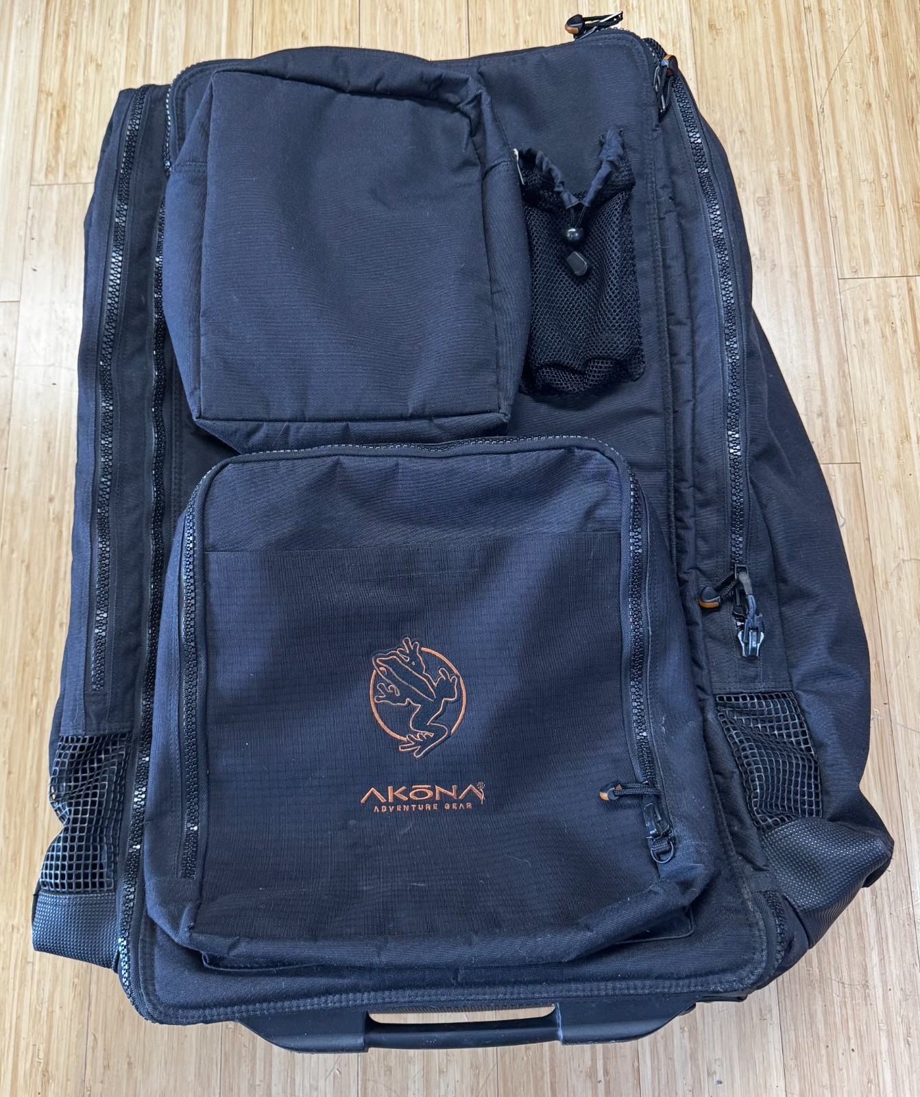 Akona Adventure Dive Roller Bag