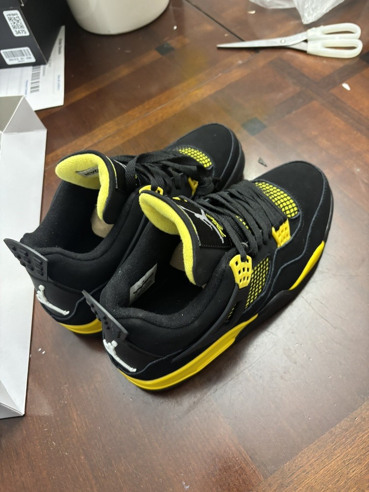 Jordan 4 thunder