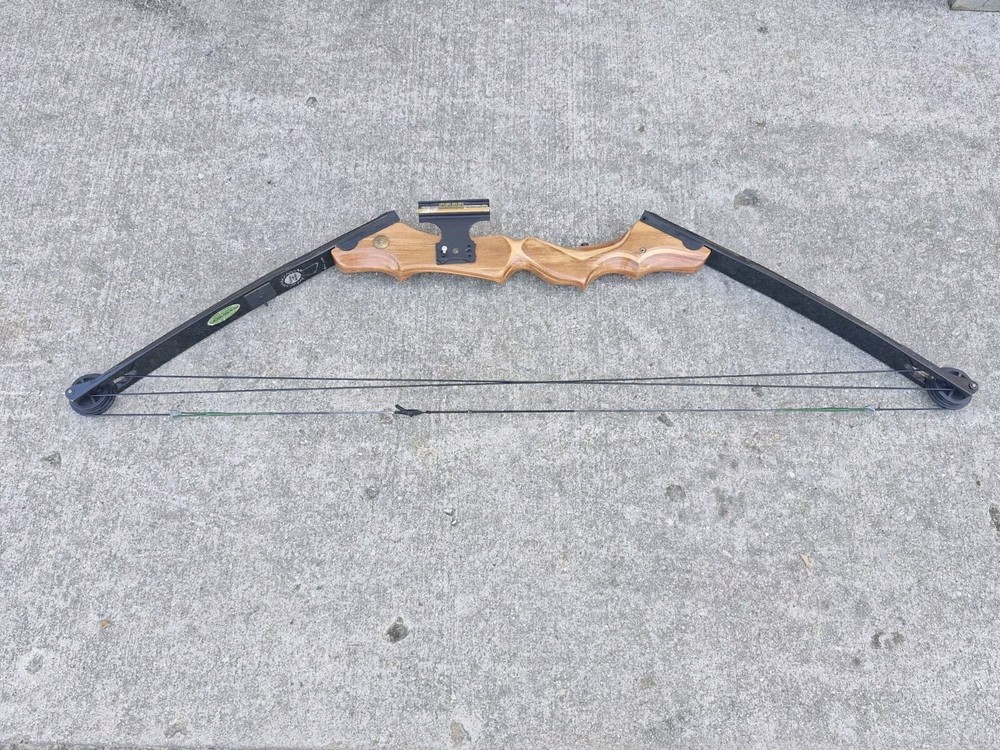 Archery Compound Bow Bear Kodiak Magnum Amo Compound String Length 37” RH
