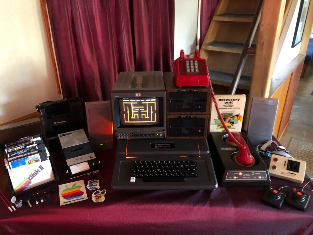 VINTAGE BELL AND HOWELL APPLE II PLUS (A2S1) “DARTH VADER” COMPUTER SYSTEM