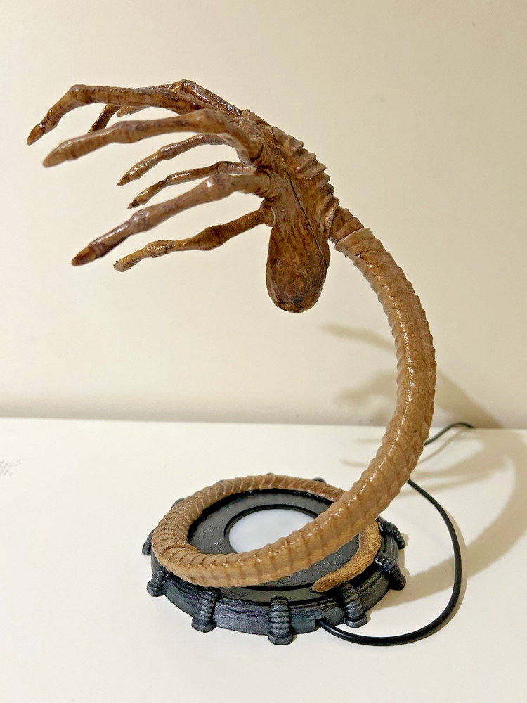 Alien Facehugger Lamp/Nightlight USB LED Remote Control 16 Colour