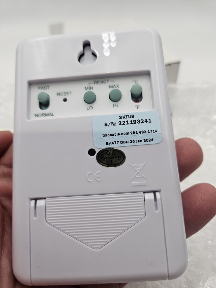 TRACEABLE 4127 Digital Thermometer, ±1°C Temperature 3ktu9